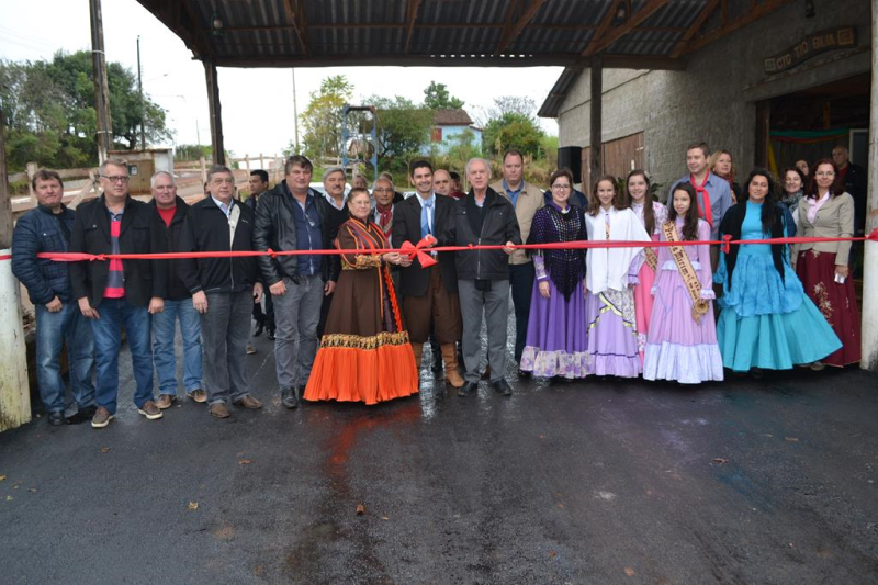 Andres entrega obras do acesso e estacionamento do CTG Tio Bilia 